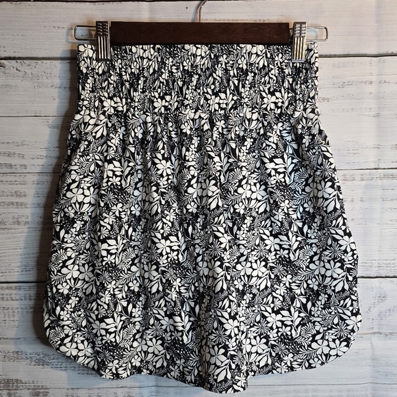 New The Gym People Black And White Floral Womans Size Small Skort With Pockets - Picture 2 of 6
